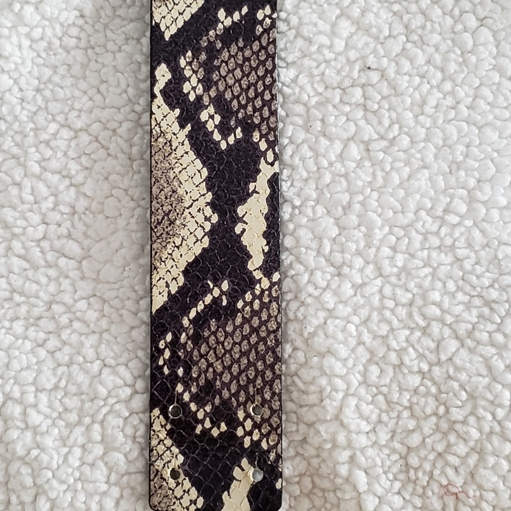 💌 3/35 Streets Ahead small leather bracelet